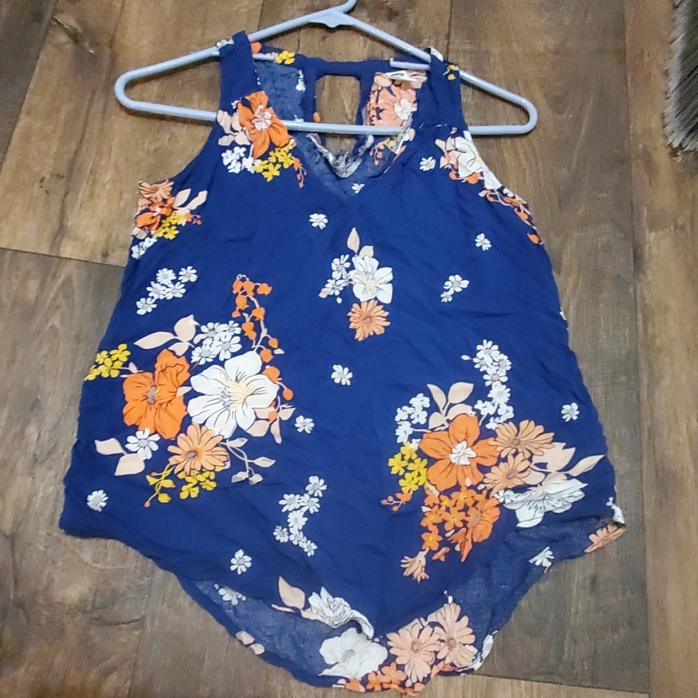 Old Navy | Vneck Sleeveless top